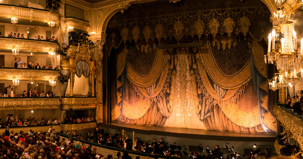 the-theatre-curtain.jpg