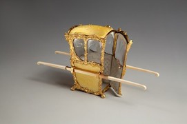 Carriage with pins